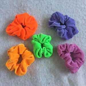 💘 NEW SCRUNCHIES💘 ($1.60 ea)